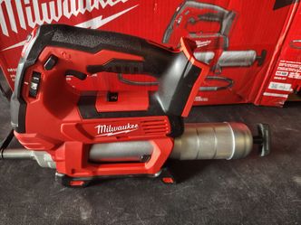 Milwaukee M18 Cordless Grease Gun
