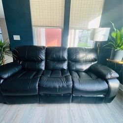 Avenger Black Power Reclining Sofa Sectional