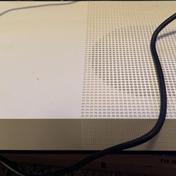 Xbox One S/30 Inch Dell Monitor/iphone Gaming Controller