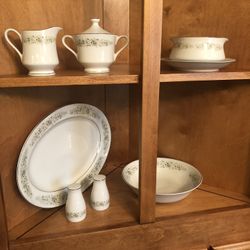vintage Royal Gallery fine china set 12 Servings (94 pieces) - pattern 3133 IRENE