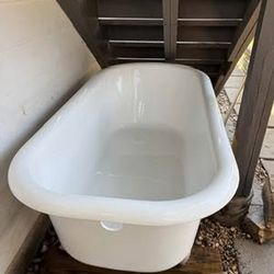 Claw foot tub- refinished