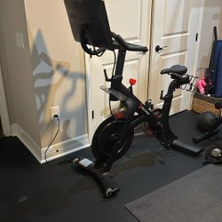 PELATON BIKE FOR SALE 