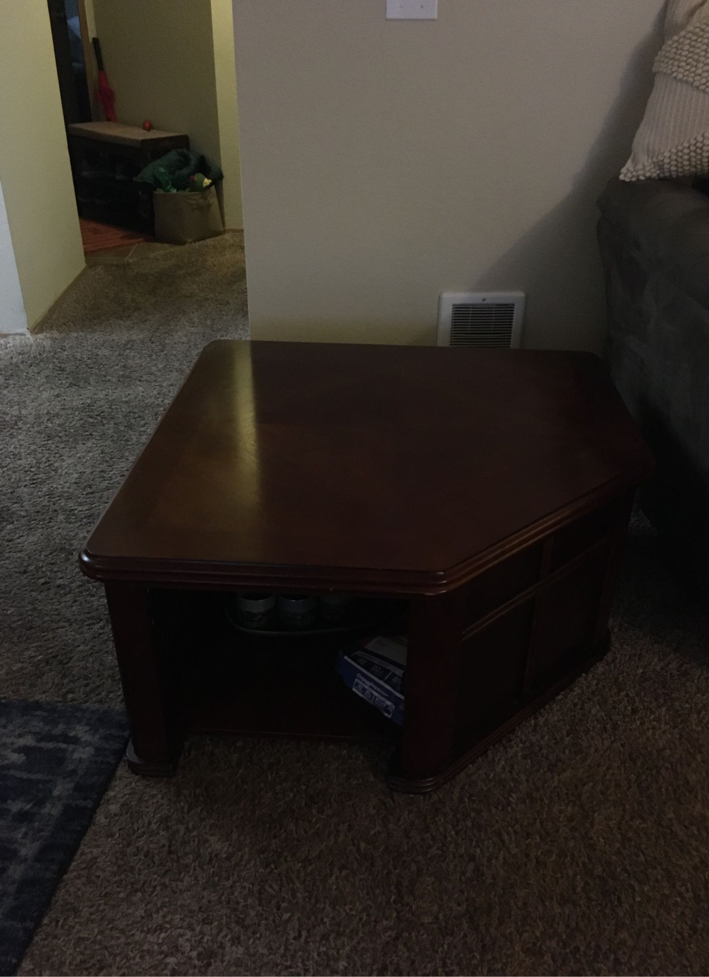 A living room coffee table. It’s a beautiful table it opens upAs you can see from . As you can tell from the pictures. It is on wheels so it is easy