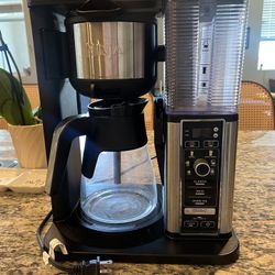Ninja Hot and Iced 10 Cup and Single Serve Coffee Maker
