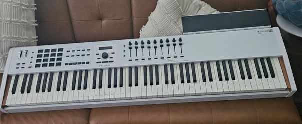 Arturia KeyLab Essential White MIDI Keyboard Controller Pads Faders USB