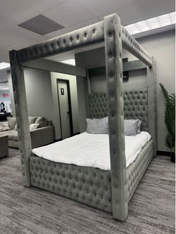 Canopy bed queen