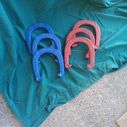 SET OF HEAVY HORSE SHOES
