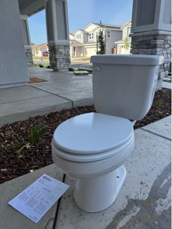 Proflow elongated toilet - like new (read description) - 3 available