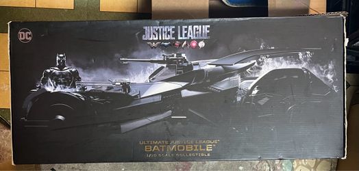 DC Justice League Ultimate Batmobile Vehicle + 6" Figure
