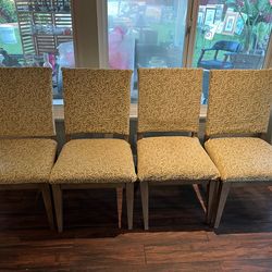 Dining Chairs / 4 Sillas de Comedor – $80 Set or $25 Each