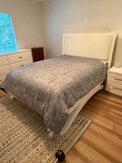Queen bedroom set - white