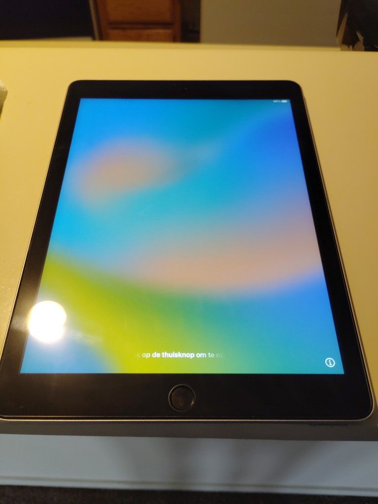 SECOND GEN IPAD 32 GB
