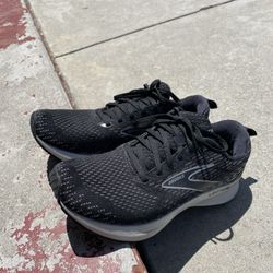 brooks running shoes M 9