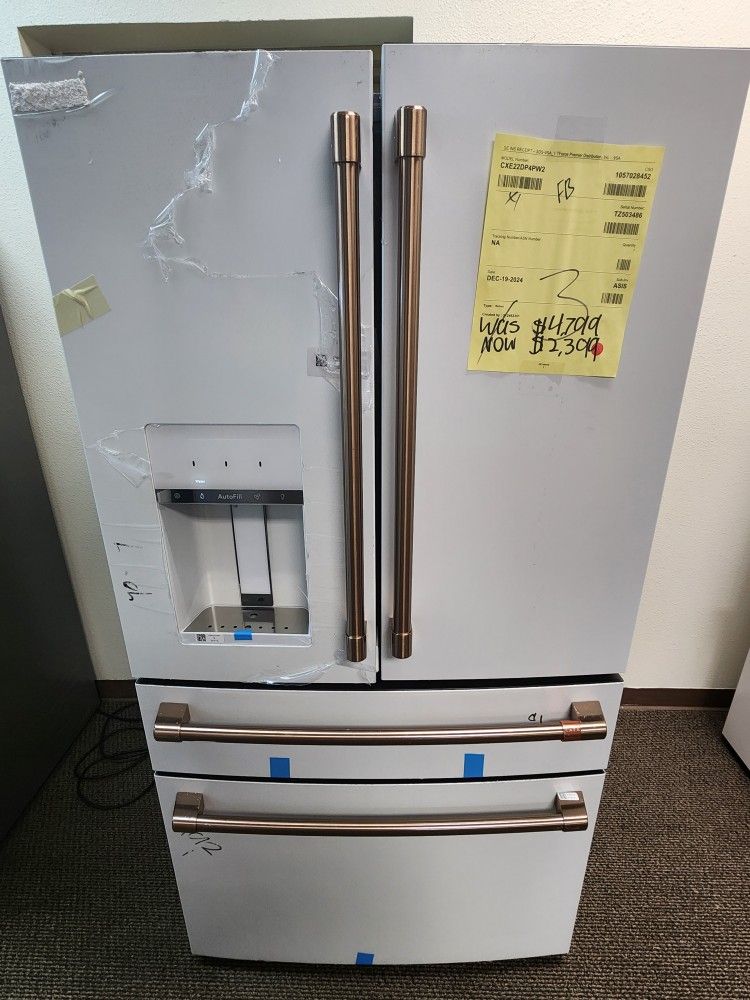 Cafe 22.3 cu. ft. Smart Four-Door French Door Refrigerator in Matte White, Counter Depth