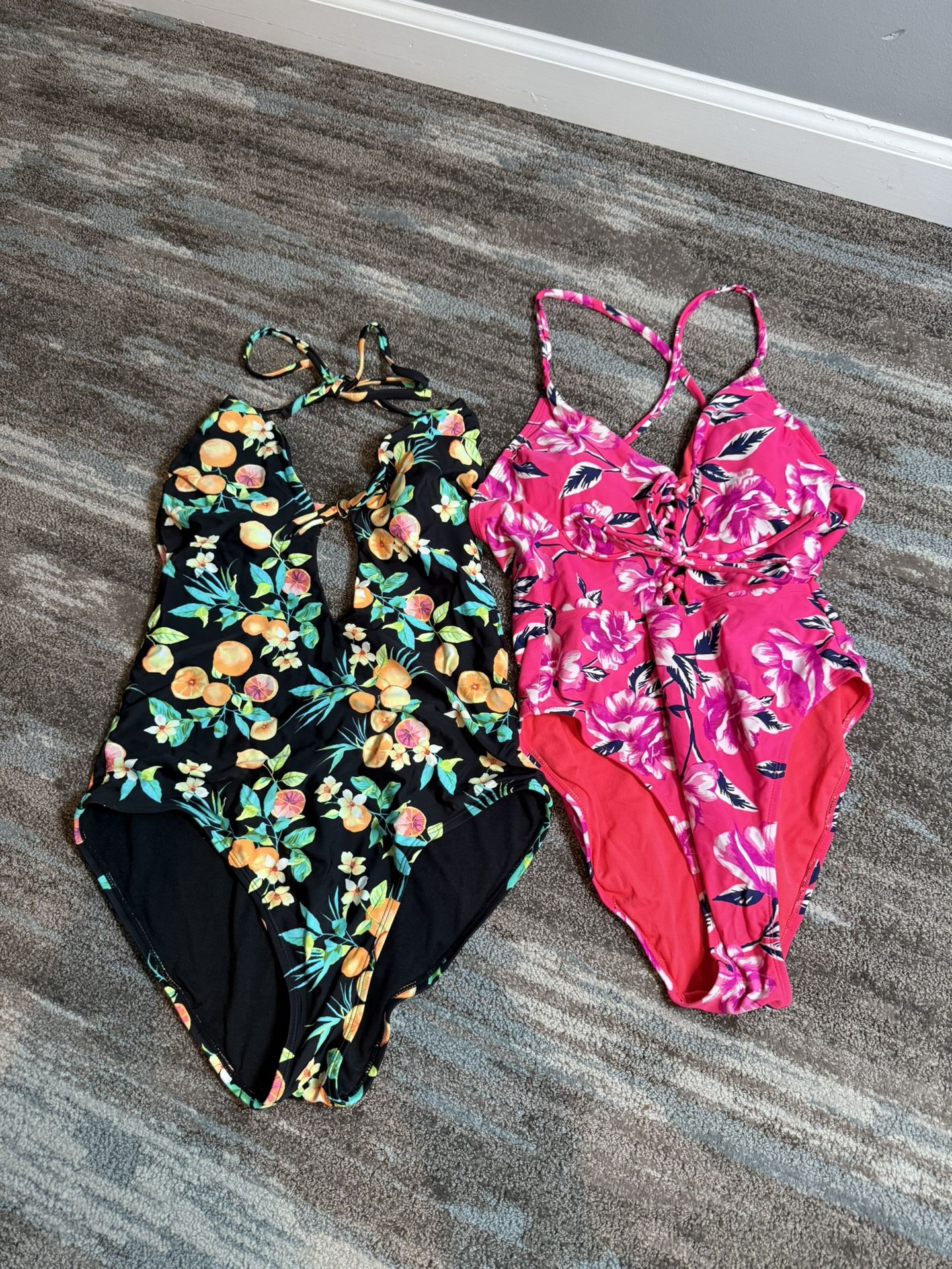 Women’s Xhilarations One Piece Swimsuit Bundle Size Large