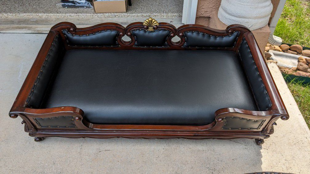 Luxurious Dog Bed / Couch