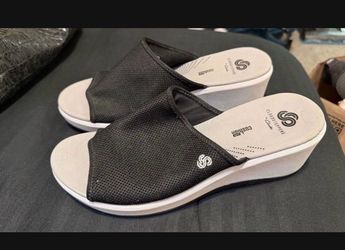 Women's Clarks Sandals Size 9