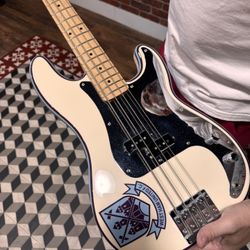 Fender Steve Harris Signature Precision Bass – Iron Maiden – West Ham Edition 