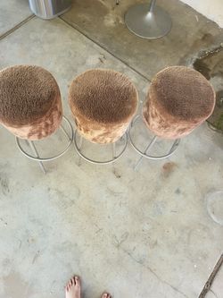 3 bar stools