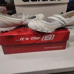 Womens SKETCHERS US Size 9.5..brand New