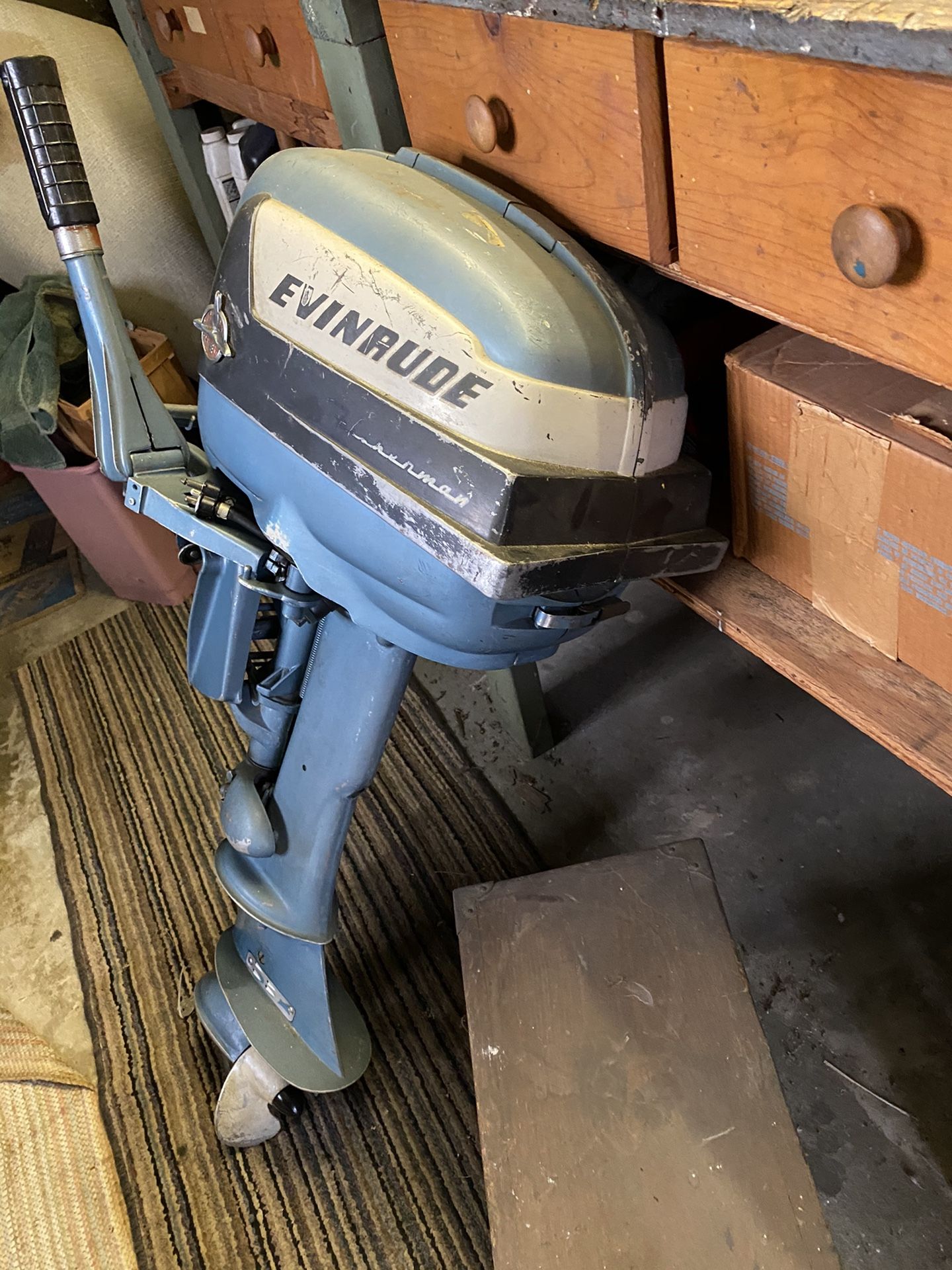 5.5 Evinrude Outboard Motor