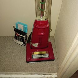 R I C C A R Upright Vacuum And Six HEPA Vacuum Bag