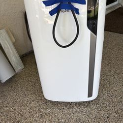 Delonghi Portable AC Unit With Exhaust Hose