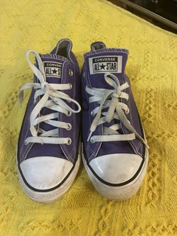 Women’s 9.5 Men’s 7.5 Purple Low Top Converse Chuck Taylor All Star Sneakers 