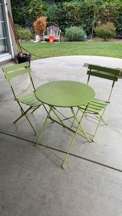 Metal table and 2 chairs