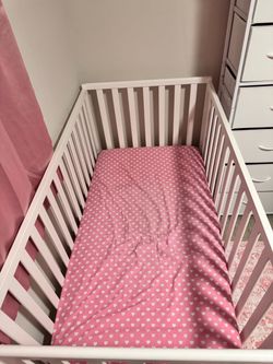 Baby crib with MATTRESS INCLUDED and one sheet included