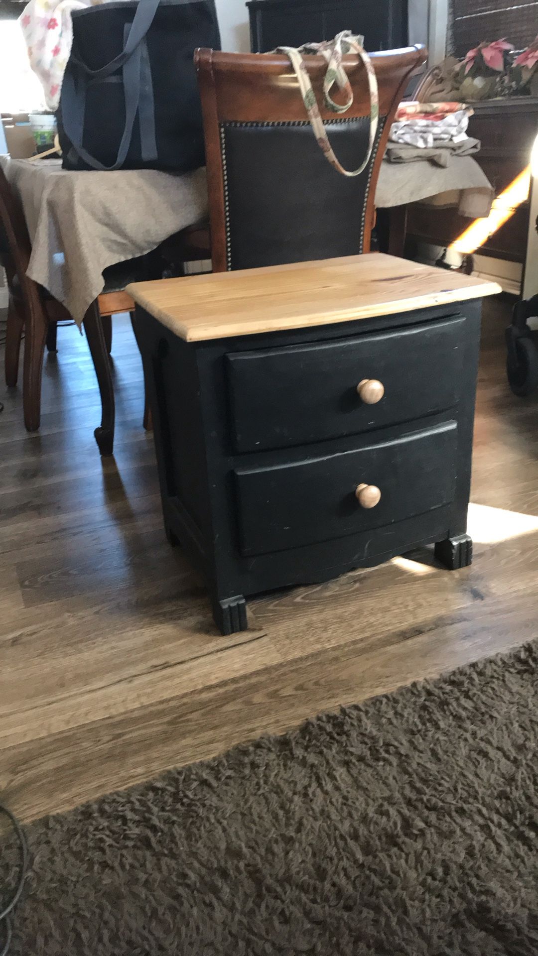 2-drawer Nightstand