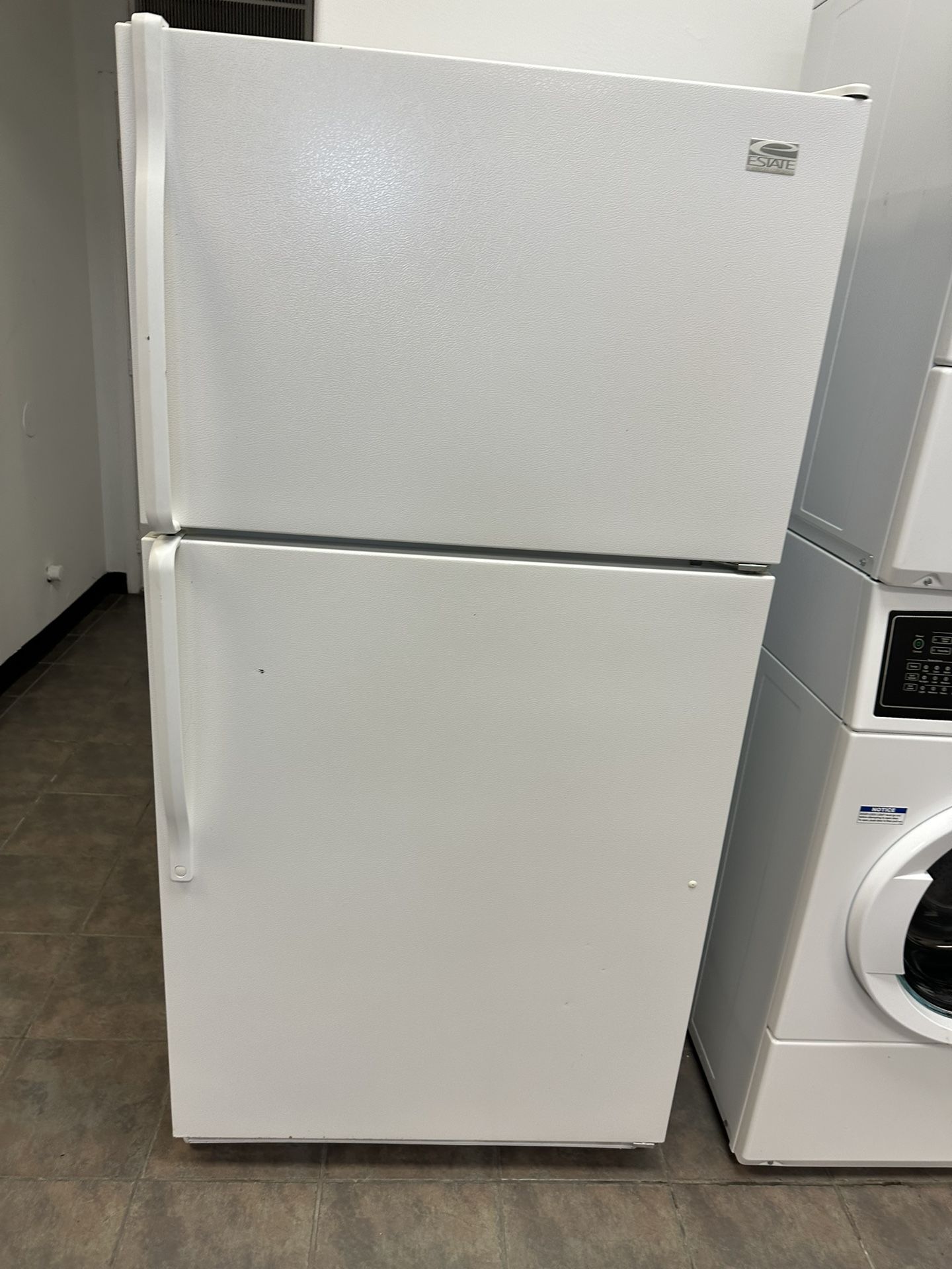 Estate 33 Inch Wide Top And Bottom Refrigerator