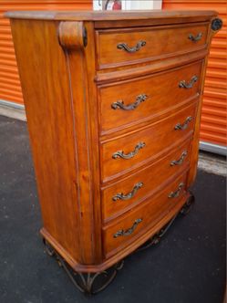 Lrg bdrm Chst Good Condition