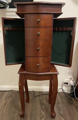 Standing Jewelry Box
