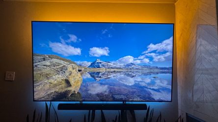 Samsung 85” QLED 4K Smart TV – Great Condition – Price Firm