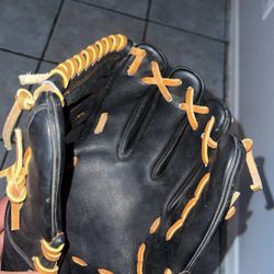 Marucci Glove
