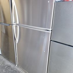 33"WIDE, APARTMENT SIZE REFRIGERATOR (DELIVERED)
