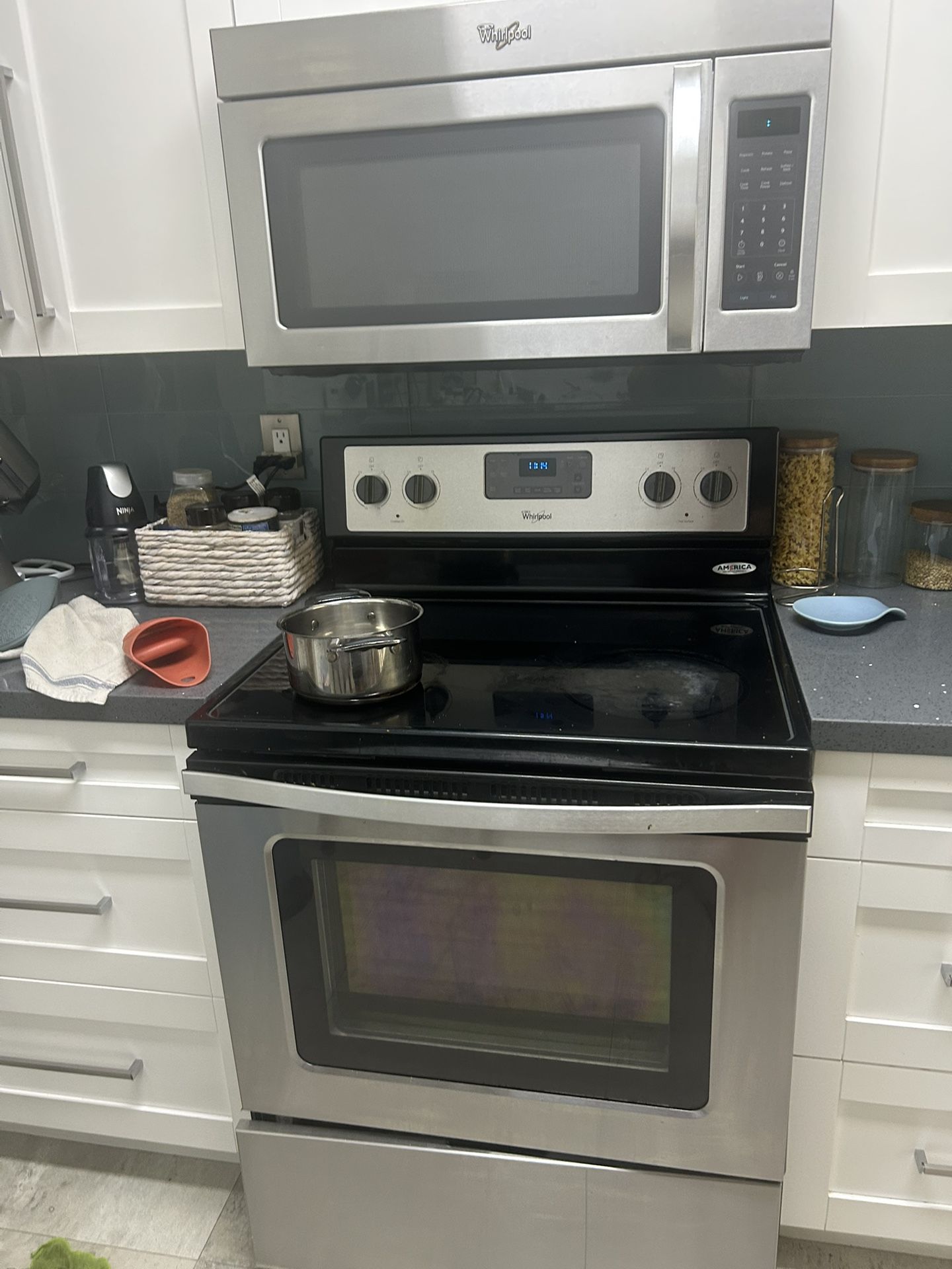 Whirlpool Electric Range, 30”. Used, normal wear from regular use.  