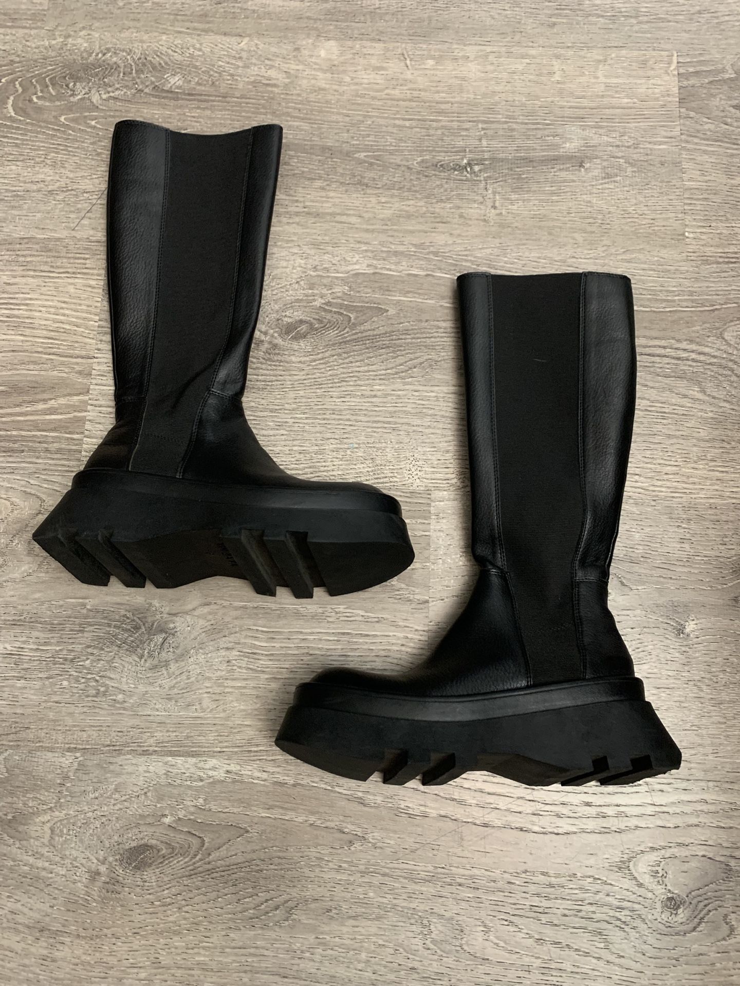 Women’s Boots Size 37