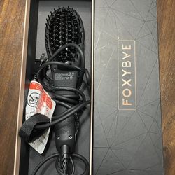 FoxyBae Straightening Brush