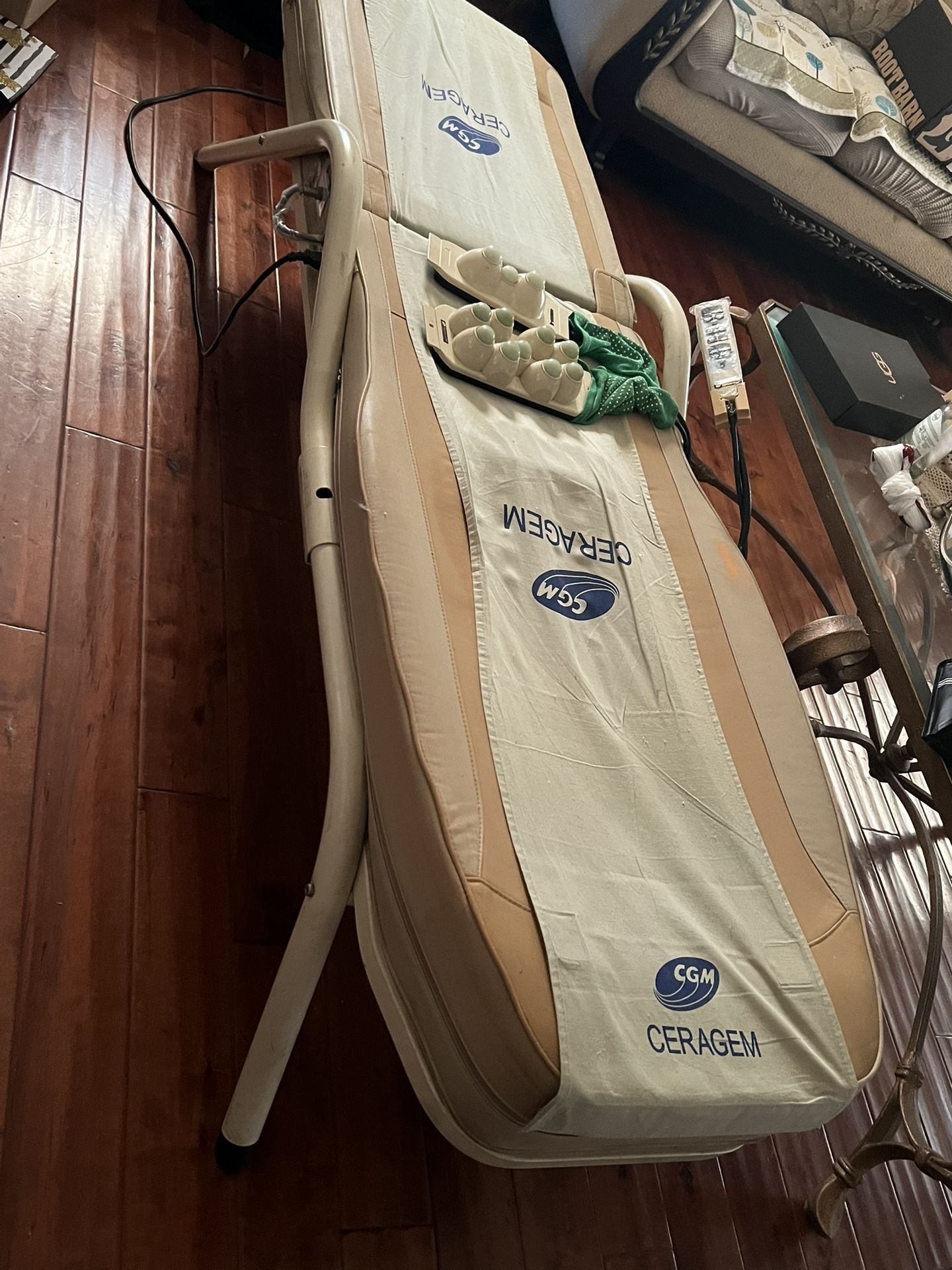 CERAGEM THERAPEUTIC MASSAGE BED