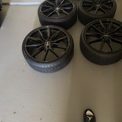 22 In Rims 235 30 22  650