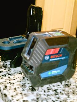 Bosch 3.7V Green-Beam Self-Leveling Cross-Line Laser w/ Plumb Points - GCL165-42GL