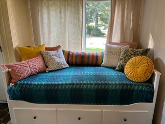 IKEA Daybed w/Matresses (Trundle w/Storage)