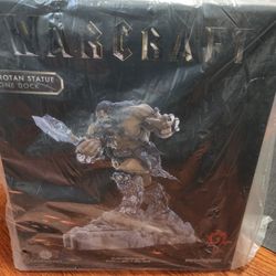 Warcraft Durotan Statue Phone Dock