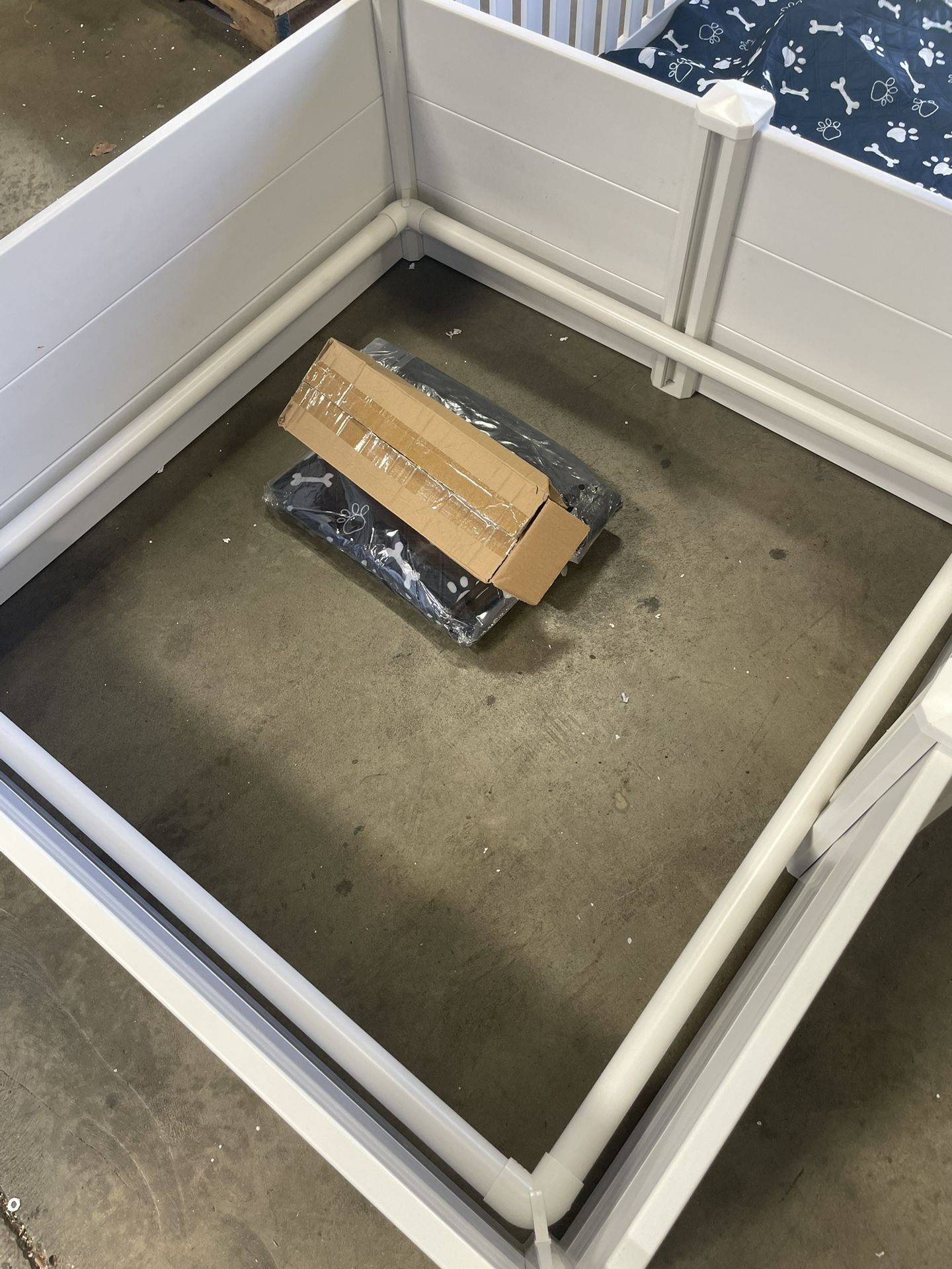 assembled new Large 2 Room Whelping Box 19 in. High Safety Rail Perfect for Large Breed Dogs 9