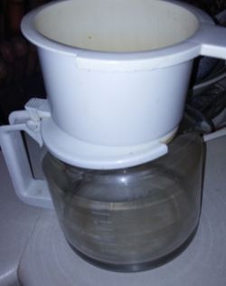 Coffee pot and filter holder