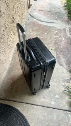Hard shell suitcase