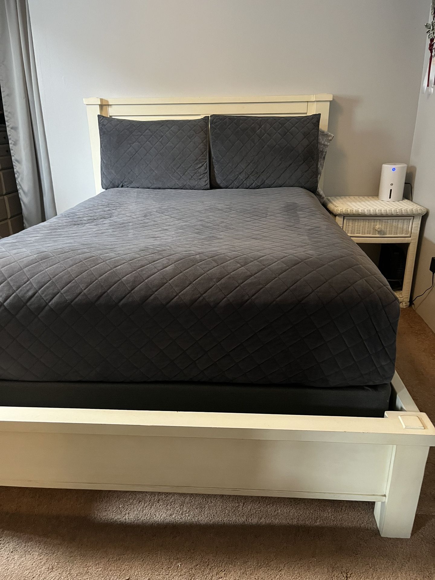 Bed Frame (Size Full)  