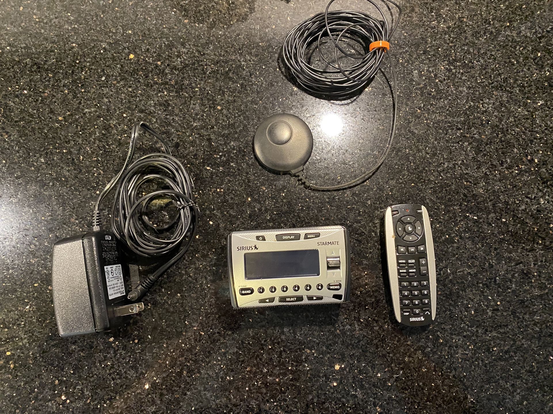 Sirius XM Starmate ST1 Satellite Radio Receiver, Remote, AC Adapter & Antenna